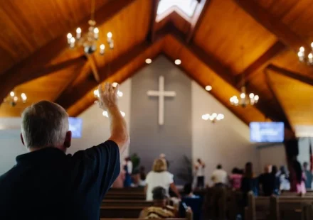 Bênção Apostólica: Explorando o Significado na Bíblia e na Igreja Evangélica