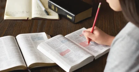 Como Estudar a Bíblia Sozinho: Dicas e Métodos para Iniciantes