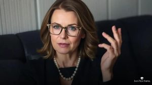 Sarah Sheeva: 25 anos sem beijo e sua visão sobre sexualidade