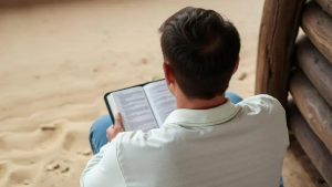 Aumento do Engajamento com a Bíblia entre Homens Jovens Surpreende Pesquisadores