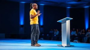 Pastor Michael Todd enfrenta polêmica por visual durante sermão na igreja