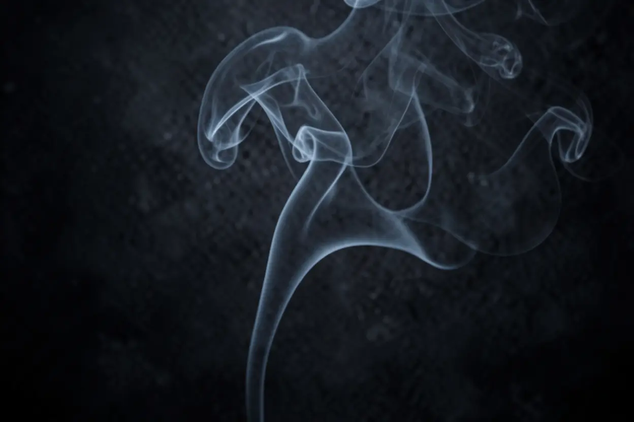 Vapor dissipando, ilustrando o significado de Eclesiastes 1:2 tudo é vaidade.