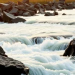 Rio poderoso simbolizando o juízo divino.