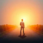 O Amor Incompreendido de Deus: O Que Malaquias 1:2 Realmente Significa? Pessoa em encruzilhada olhando para a luz, simbolizando o chamado de Zacarias 1:3.