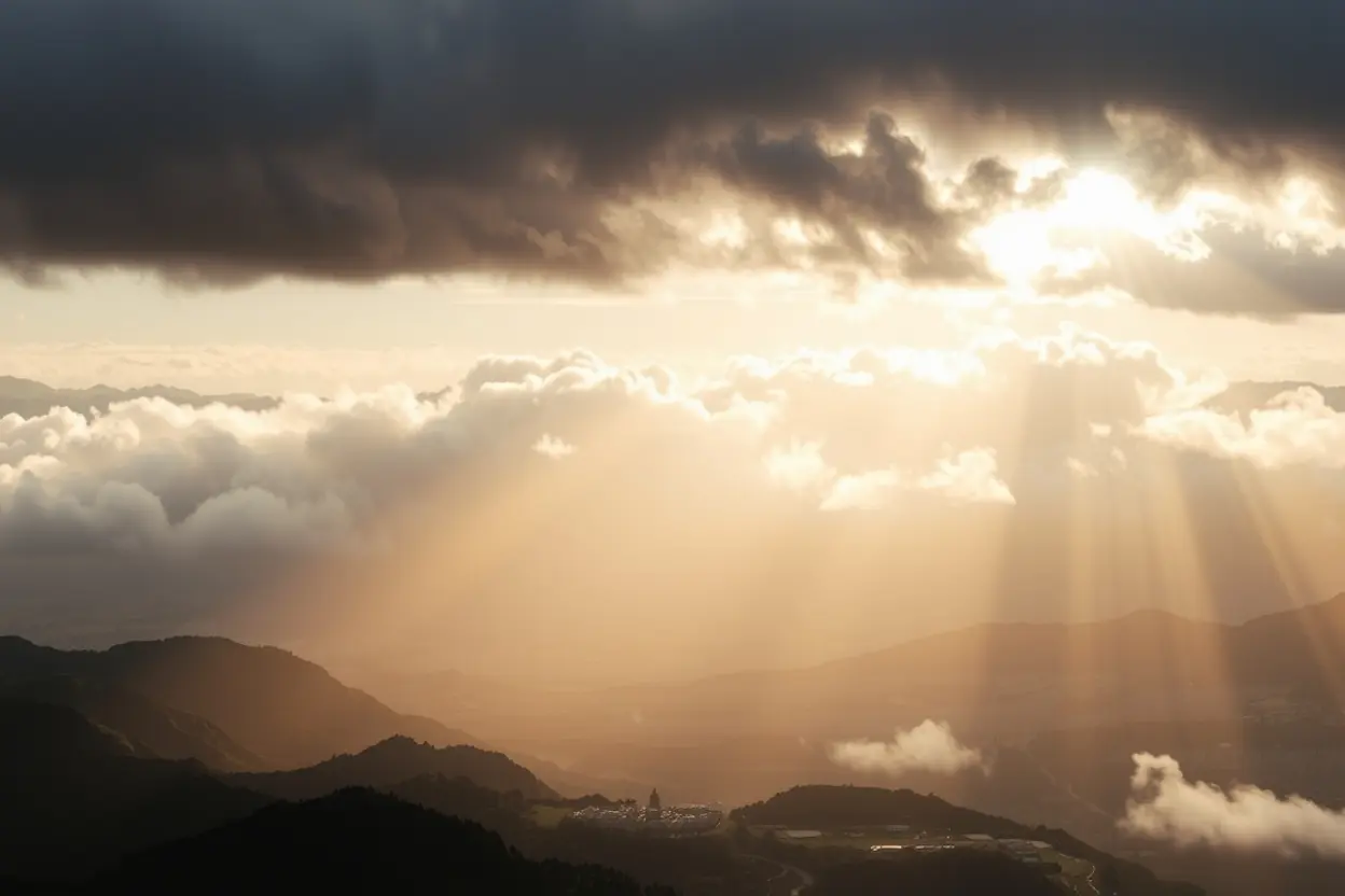 Ilustração da soberania de Deus conforme Naum 2:1.
