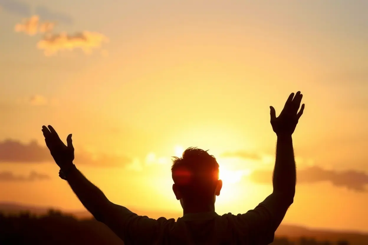 Vida Gloriosa em Cristo Adorador em pôr do sol, simbolizando uma vida capacitada em Cristo.