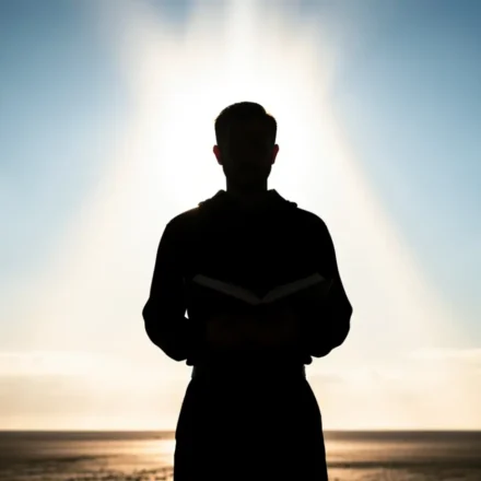 Esboço sobre Mateus 28:20 focado na autoridade de Cristo.